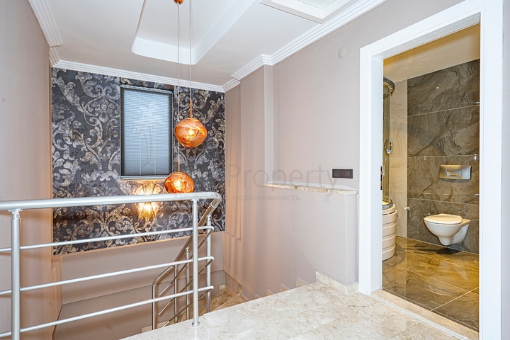 اطلالة بحر وقلعة - فيلا مستقلة - 3 غرف وصالة - في مركز الانيا 