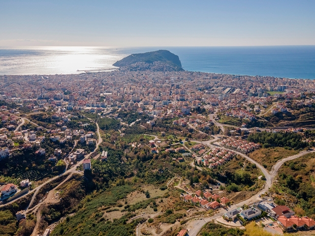 اطلالة بحر وقلعة - فيلا مستقلة - 3 غرف وصالة - في مركز الانيا 