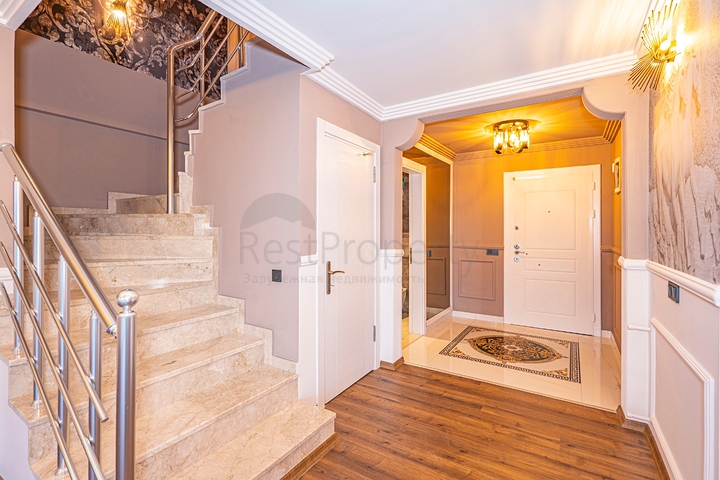 اطلالة بحر وقلعة - فيلا مستقلة - 3 غرف وصالة - في مركز الانيا 