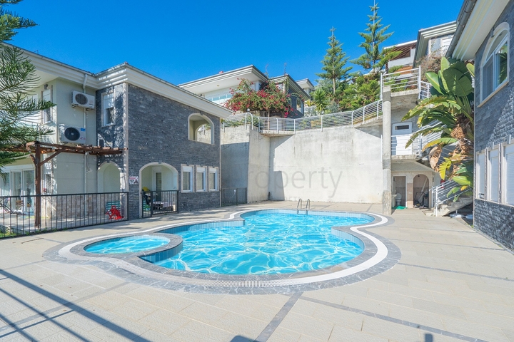 اطلالة بحر وقلعة - فيلا مستقلة - 3 غرف وصالة - في مركز الانيا 