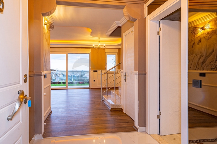 اطلالة بحر وقلعة - فيلا مستقلة - 3 غرف وصالة - في مركز الانيا 