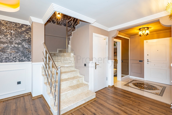 اطلالة بحر وقلعة - فيلا مستقلة - 3 غرف وصالة - في مركز الانيا 