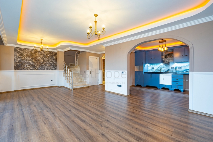 اطلالة بحر وقلعة - فيلا مستقلة - 3 غرف وصالة - في مركز الانيا 