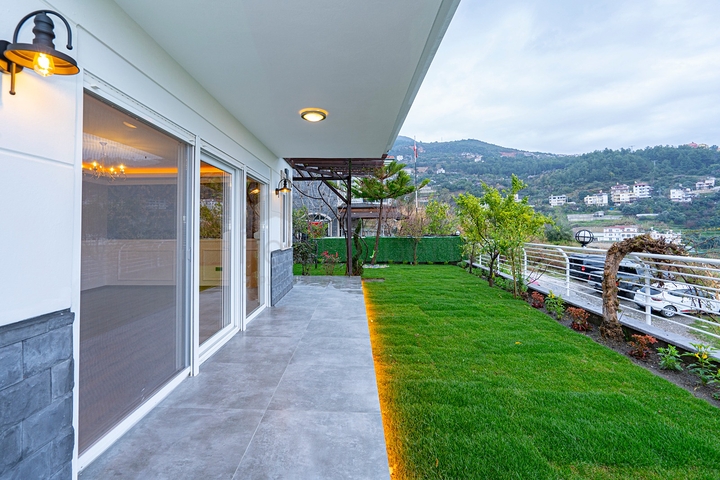 اطلالة بحر وقلعة - فيلا مستقلة - 3 غرف وصالة - في مركز الانيا 