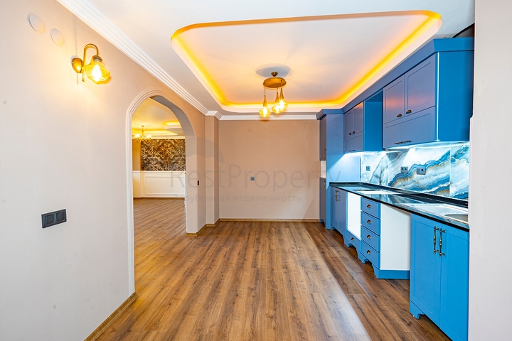 اطلالة بحر وقلعة - فيلا مستقلة - 3 غرف وصالة - في مركز الانيا 