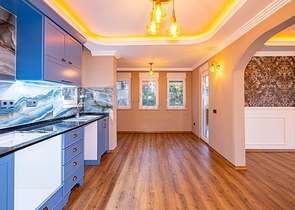 اطلالة بحر وقلعة - فيلا مستقلة - 3 غرف وصالة - في مركز الانيا 