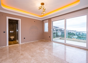 اطلالة بحر وقلعة - فيلا مستقلة - 3 غرف وصالة - في مركز الانيا 