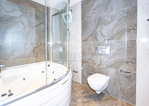 اطلالة بحر وقلعة - فيلا مستقلة - 3 غرف وصالة - في مركز الانيا 