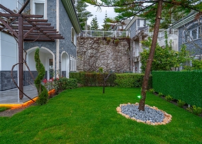 اطلالة بحر وقلعة - فيلا مستقلة - 3 غرف وصالة - في مركز الانيا 