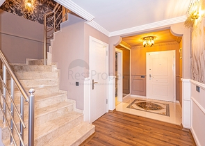 اطلالة بحر وقلعة - فيلا مستقلة - 3 غرف وصالة - في مركز الانيا 