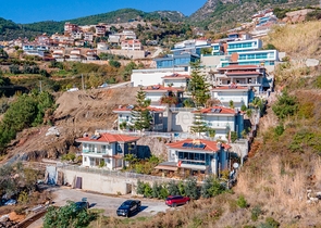 اطلالة بحر وقلعة - فيلا مستقلة - 3 غرف وصالة - في مركز الانيا 