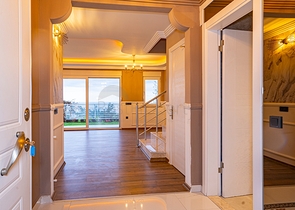 اطلالة بحر وقلعة - فيلا مستقلة - 3 غرف وصالة - في مركز الانيا 