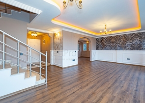 اطلالة بحر وقلعة - فيلا مستقلة - 3 غرف وصالة - في مركز الانيا 