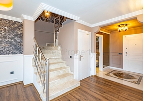 اطلالة بحر وقلعة - فيلا مستقلة - 3 غرف وصالة - في مركز الانيا 