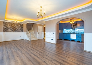 اطلالة بحر وقلعة - فيلا مستقلة - 3 غرف وصالة - في مركز الانيا 