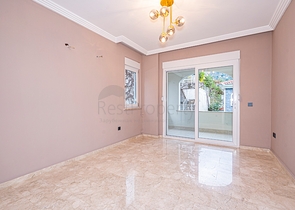 اطلالة بحر وقلعة - فيلا مستقلة - 3 غرف وصالة - في مركز الانيا 