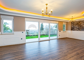 اطلالة بحر وقلعة - فيلا مستقلة - 3 غرف وصالة - في مركز الانيا 