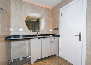 اطلالة بحر وقلعة - فيلا مستقلة - 3 غرف وصالة - في مركز الانيا 