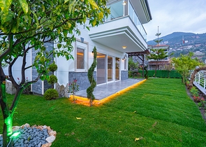 اطلالة بحر وقلعة - فيلا مستقلة - 3 غرف وصالة - في مركز الانيا 