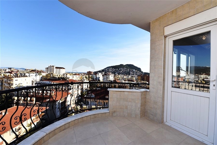 دوبلكس 4 غرف وصالة - محدثة - في مركز الانيا 