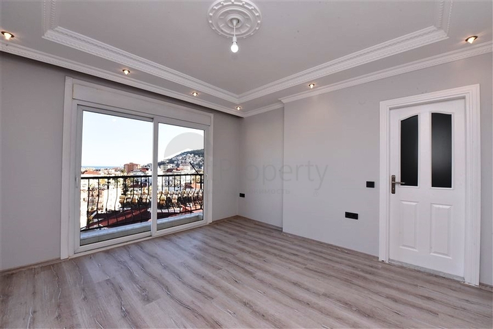 دوبلكس 4 غرف وصالة - محدثة - في مركز الانيا 