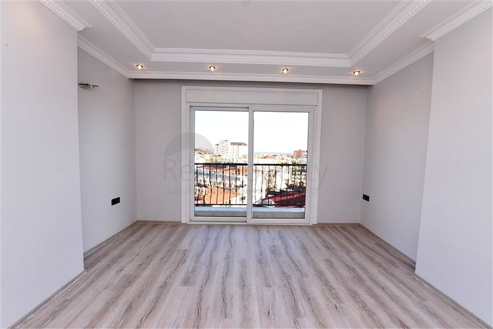 دوبلكس 4 غرف وصالة - محدثة - في مركز الانيا 