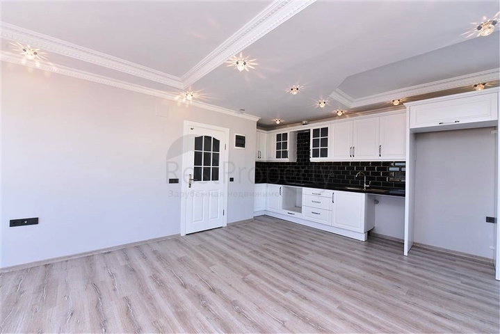 دوبلكس 4 غرف وصالة - محدثة - في مركز الانيا 