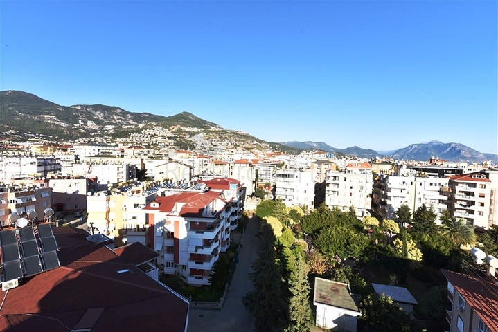 دوبلكس 4 غرف وصالة - محدثة - في مركز الانيا 