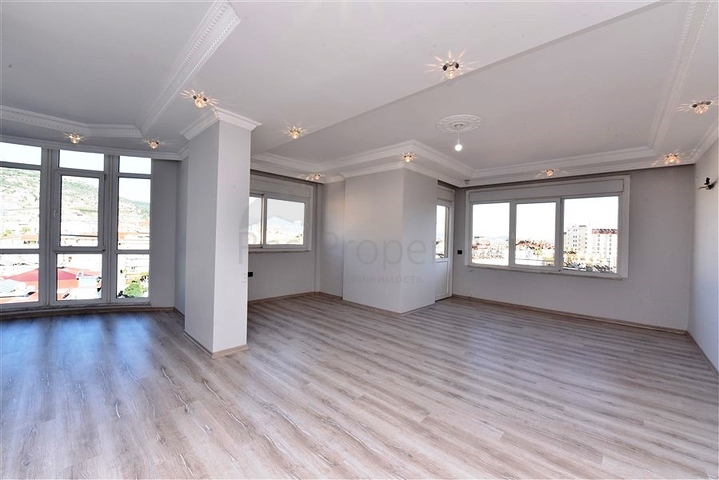 دوبلكس 4 غرف وصالة - محدثة - في مركز الانيا 