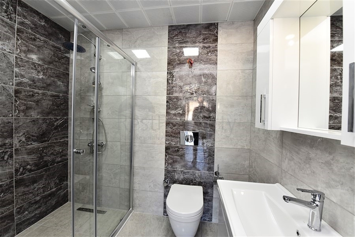 دوبلكس 4 غرف وصالة - محدثة - في مركز الانيا 