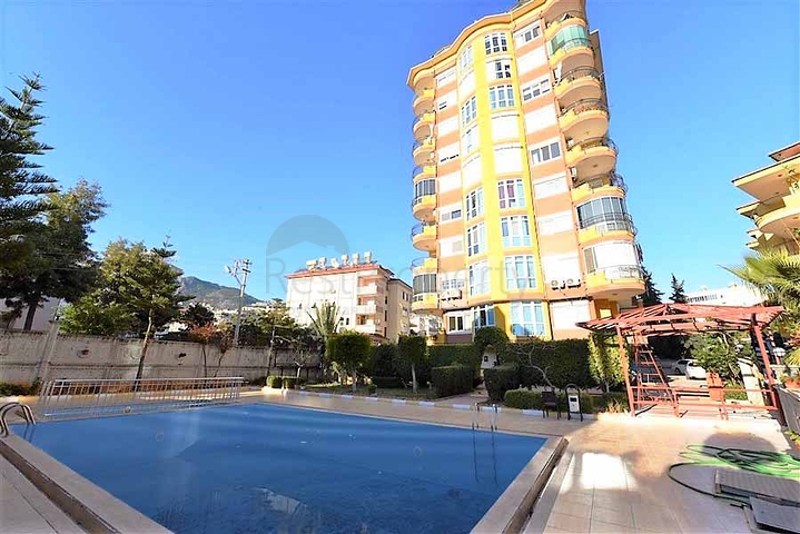 دوبلكس 4 غرف وصالة - محدثة - في مركز الانيا 