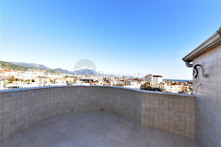 دوبلكس 4 غرف وصالة - محدثة - في مركز الانيا 