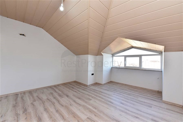 دوبلكس 4 غرف وصالة - محدثة - في مركز الانيا 