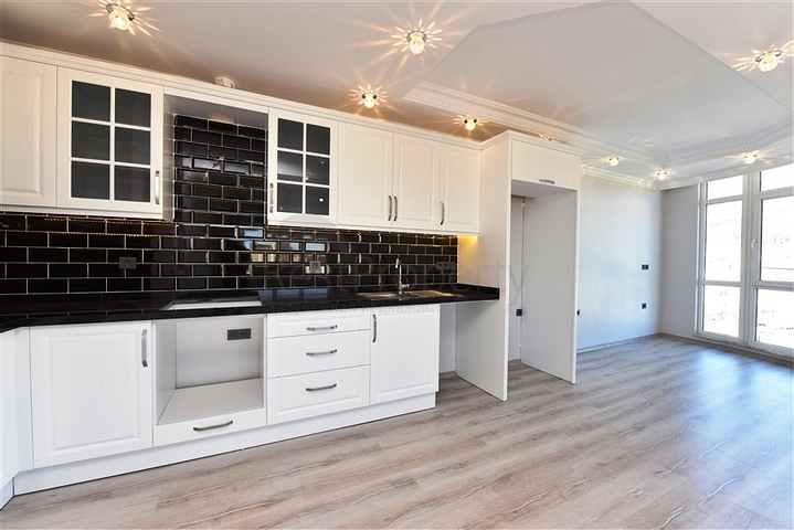 دوبلكس 4 غرف وصالة - محدثة - في مركز الانيا 