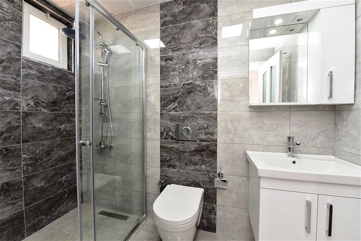 دوبلكس 4 غرف وصالة - محدثة - في مركز الانيا 