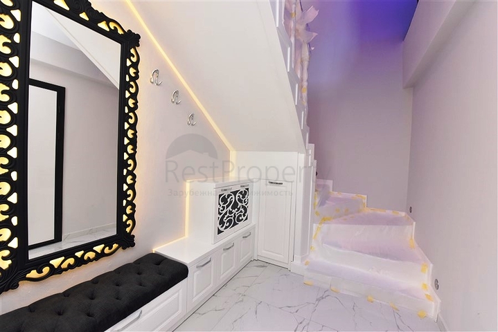 دوبلكس 4 غرف وصالة - محدثة - في مركز الانيا 