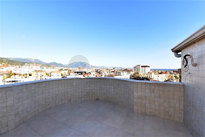 دوبلكس 4 غرف وصالة - محدثة - في مركز الانيا 