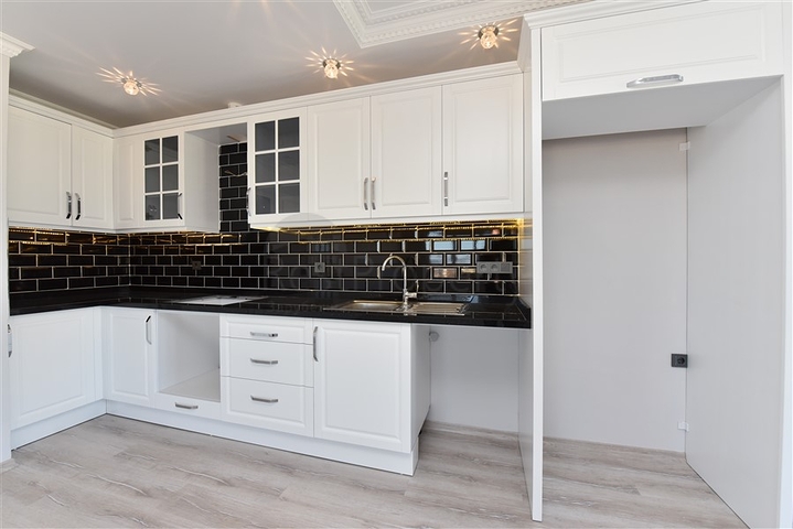 دوبلكس 4 غرف وصالة - محدثة - في مركز الانيا 