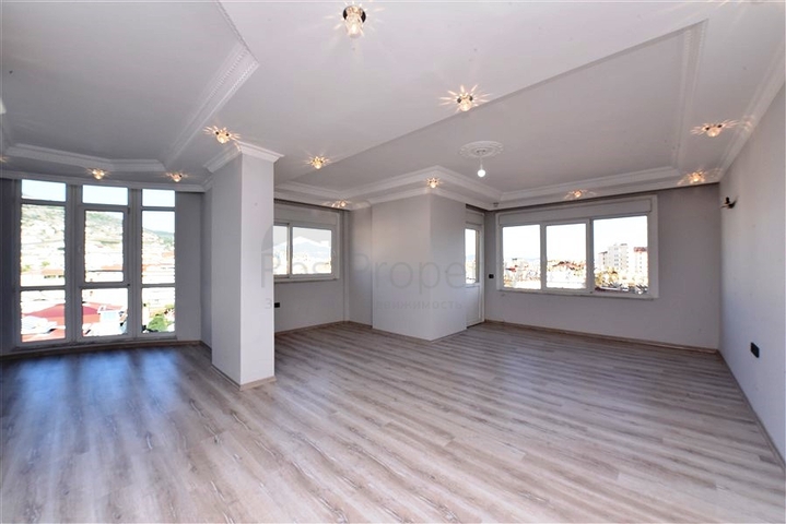 دوبلكس 4 غرف وصالة - محدثة - في مركز الانيا 