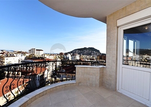 دوبلكس 4 غرف وصالة - محدثة - في مركز الانيا 