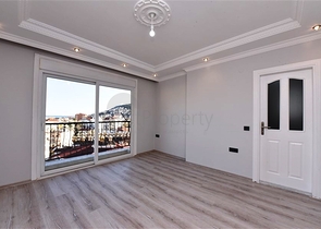 دوبلكس 4 غرف وصالة - محدثة - في مركز الانيا 