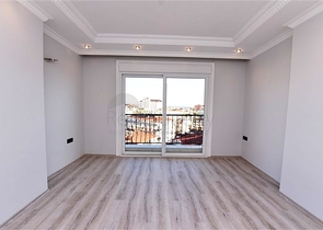 دوبلكس 4 غرف وصالة - محدثة - في مركز الانيا 