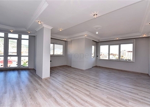 دوبلكس 4 غرف وصالة - محدثة - في مركز الانيا 