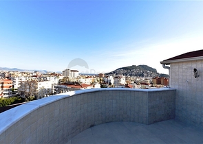 دوبلكس 4 غرف وصالة - محدثة - في مركز الانيا 