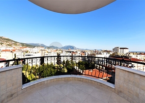 دوبلكس 4 غرف وصالة - محدثة - في مركز الانيا 