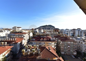 دوبلكس 4 غرف وصالة - محدثة - في مركز الانيا 