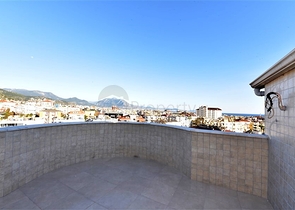 دوبلكس 4 غرف وصالة - محدثة - في مركز الانيا 