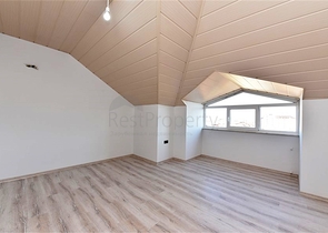 دوبلكس 4 غرف وصالة - محدثة - في مركز الانيا 