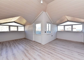 دوبلكس 4 غرف وصالة - محدثة - في مركز الانيا 