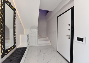 دوبلكس 4 غرف وصالة - محدثة - في مركز الانيا 